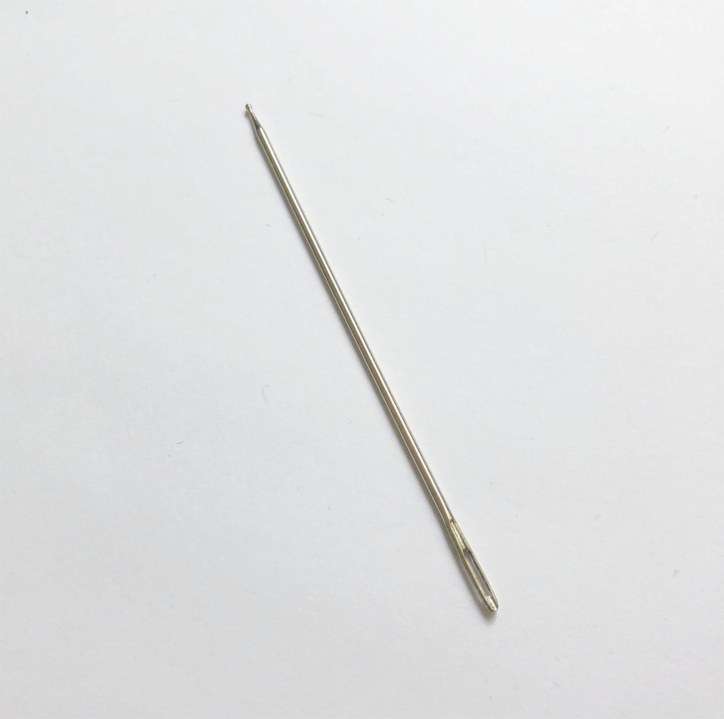 Unique and practical needles with ball point for darning, weaving and embroidery. Ball point is slightly offset from the shaft of the needle and the small indentation after the ball allow threads to be picked up effortlessly during hand sewing. Available in different sizes.