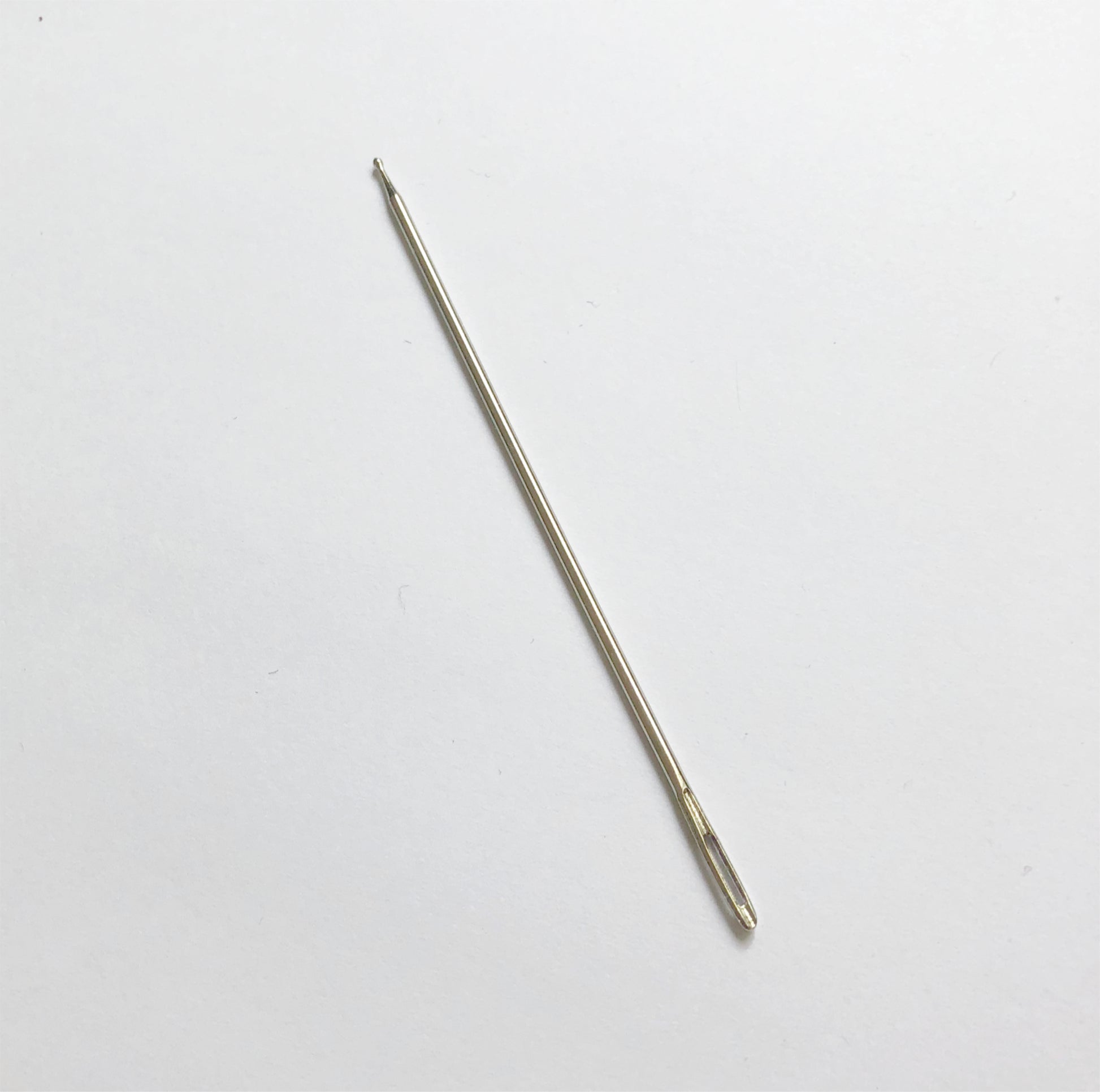 Unique and practical needles with ball point for darning, weaving and embroidery. Ball point is slightly offset from the shaft of the needle and the small indentation after the ball allow threads to be picked up effortlessly during hand sewing. Available in different sizes.