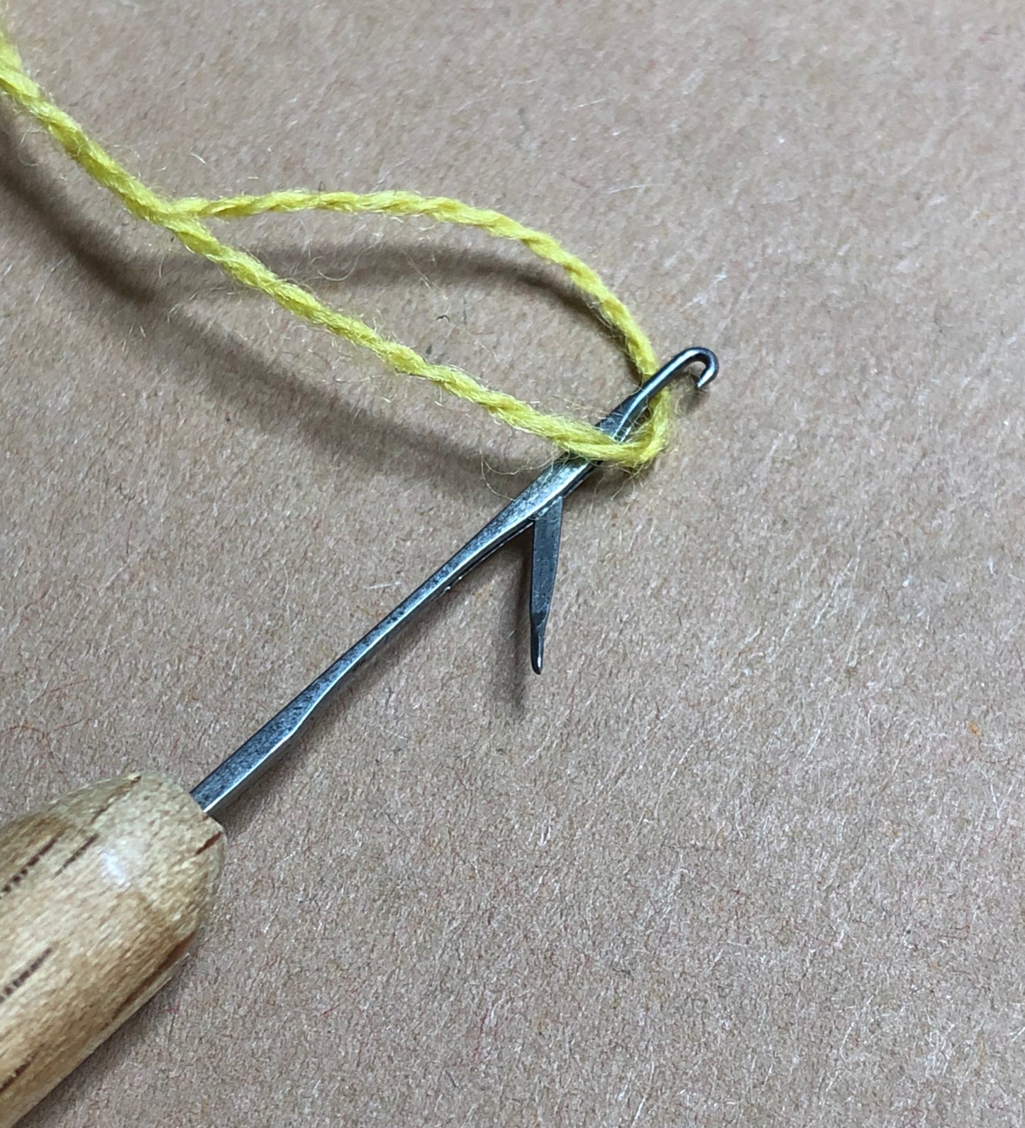 catching needle - latch hook - darning and mending tool