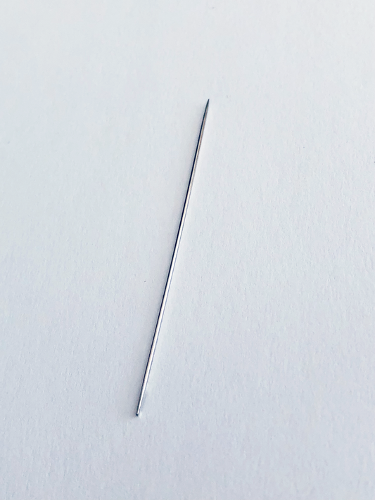 Extra-long needles, known as "long darners," are ideal for running stitches, mending, basting, and darning, with a sharp point perfect for layering fabrics during quilting and an elongated eye that makes threading thicker threads or yarns effortless.