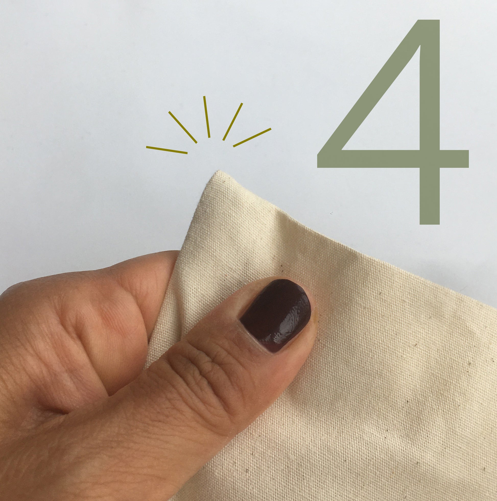 A fabric bag will be turned inside out after sewn together, then the pointturner will be inserted to make the corner clean and pointy. Ein Stoffbeutel wird nach dem Zusammennähen umgedreht, dann wird der Spitzendreher eingesetzt, um die Ecke sauber und spitz zu machen.