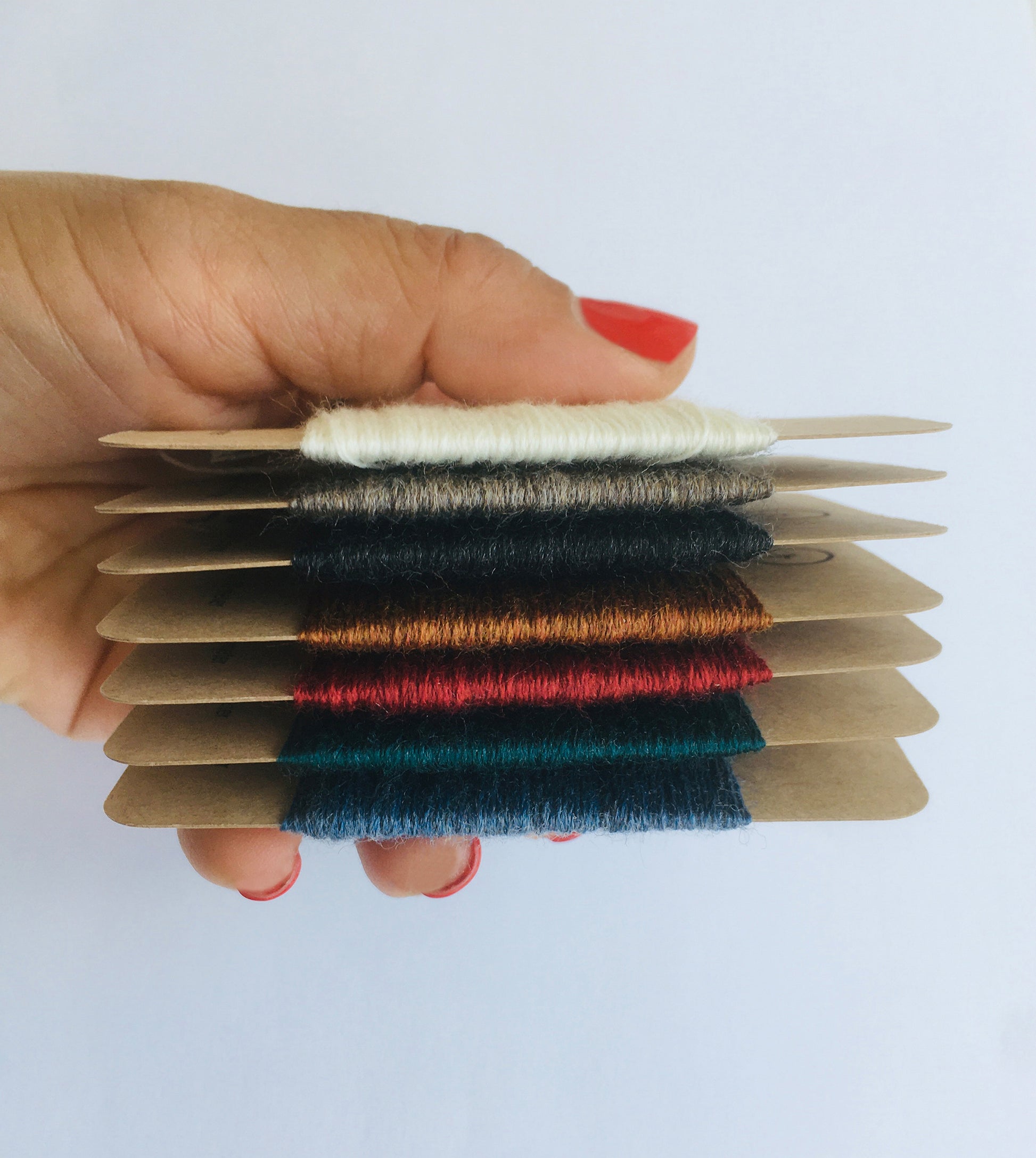 toolly offers darning yarns in 9 essential colors. They are 100% pure wool without any artificial fiber. 30 meter yarn is wound around kraft paper card. Set of 3 colors, 7 colors and a color sample card can be also purchased.
