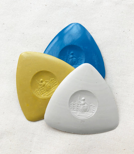 High-quality Japanese tailor's chalks are favored by professional tailors worldwide for their precision and smooth glide on fabrics. They are designed to retain their sharp edge, allowing for precise marking of fine lines, curves, and complex patterns. 