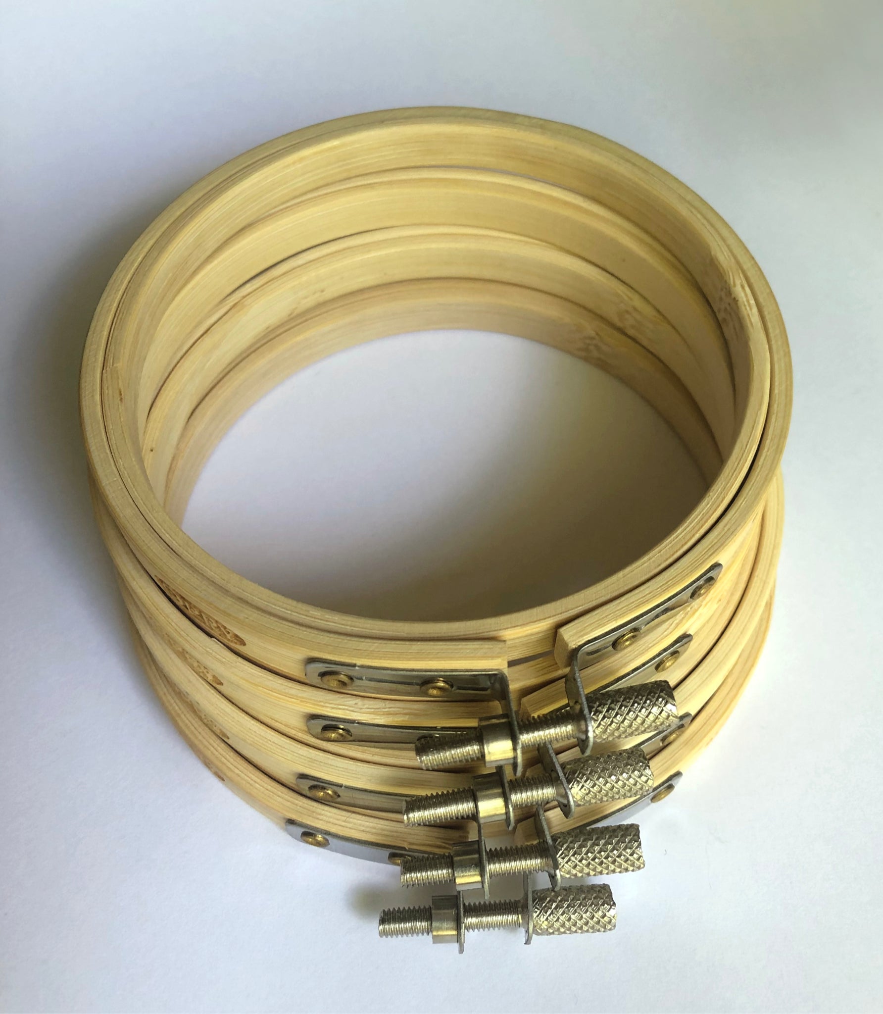 10cm wood embroidery hoop with metal enclosure for various crafting projects 