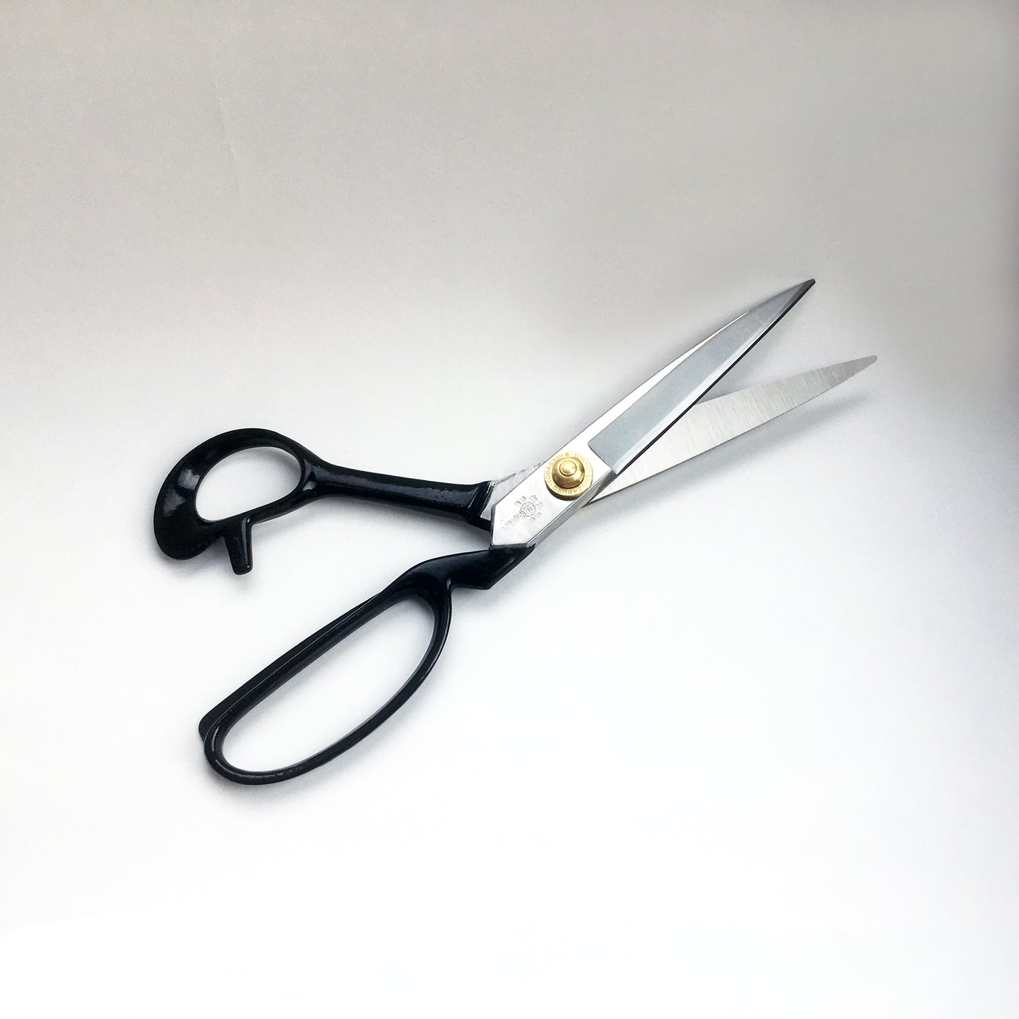Shozaburo Japanese scissors in size 24cm